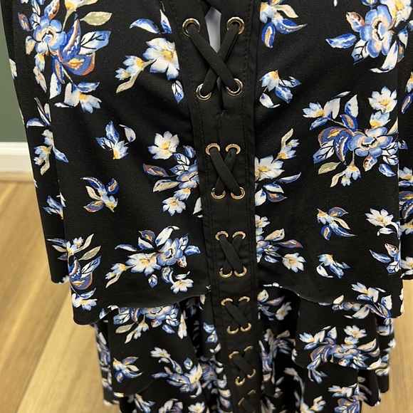 White House black market blouse - Picture 2 of 4